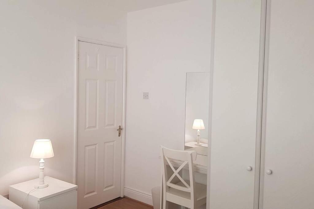 3 Bedroom 3 Bathroom House, Dublin Lucan Dış mekan fotoğraf