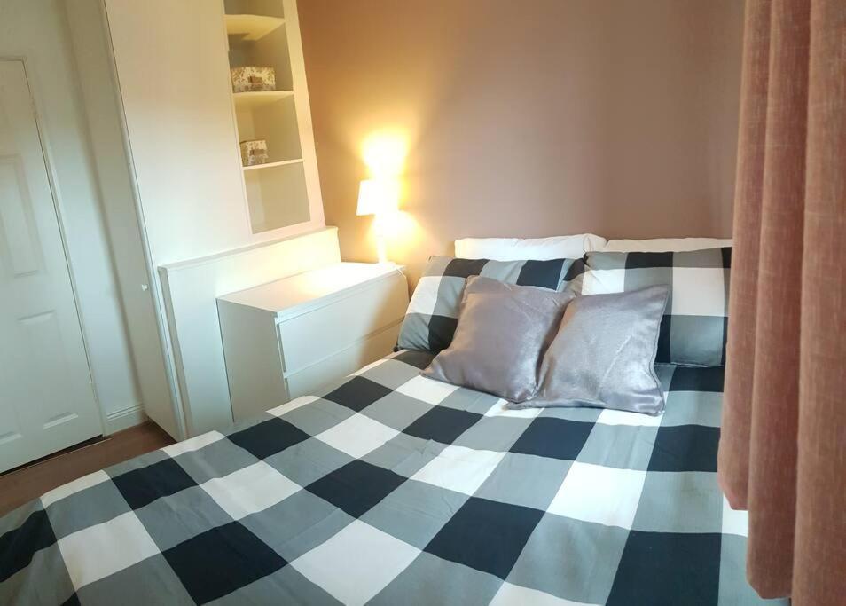 3 Bedroom 3 Bathroom House, Dublin Lucan Dış mekan fotoğraf