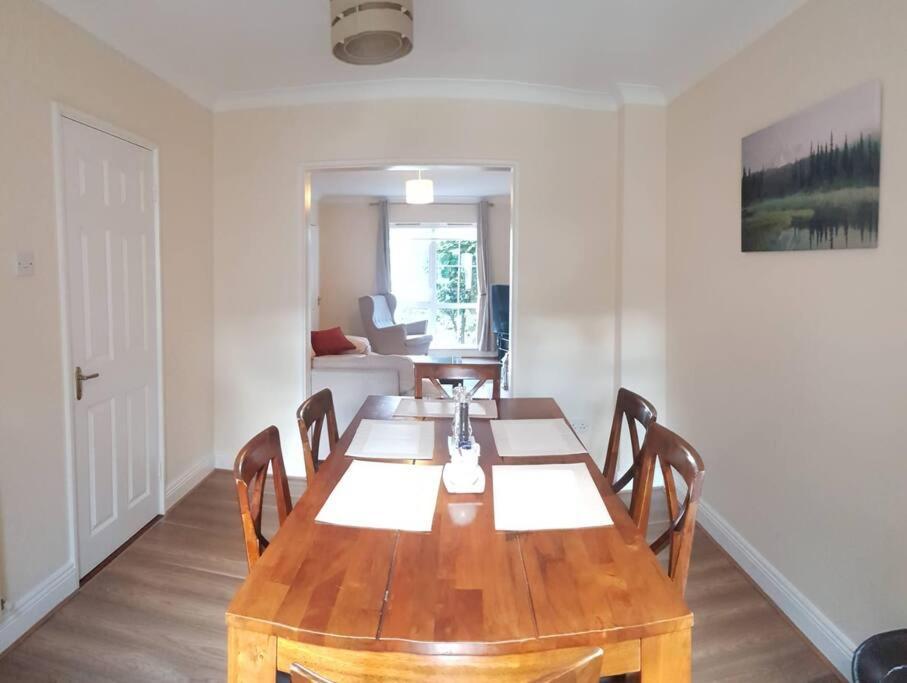 3 Bedroom 3 Bathroom House, Dublin Lucan Dış mekan fotoğraf
