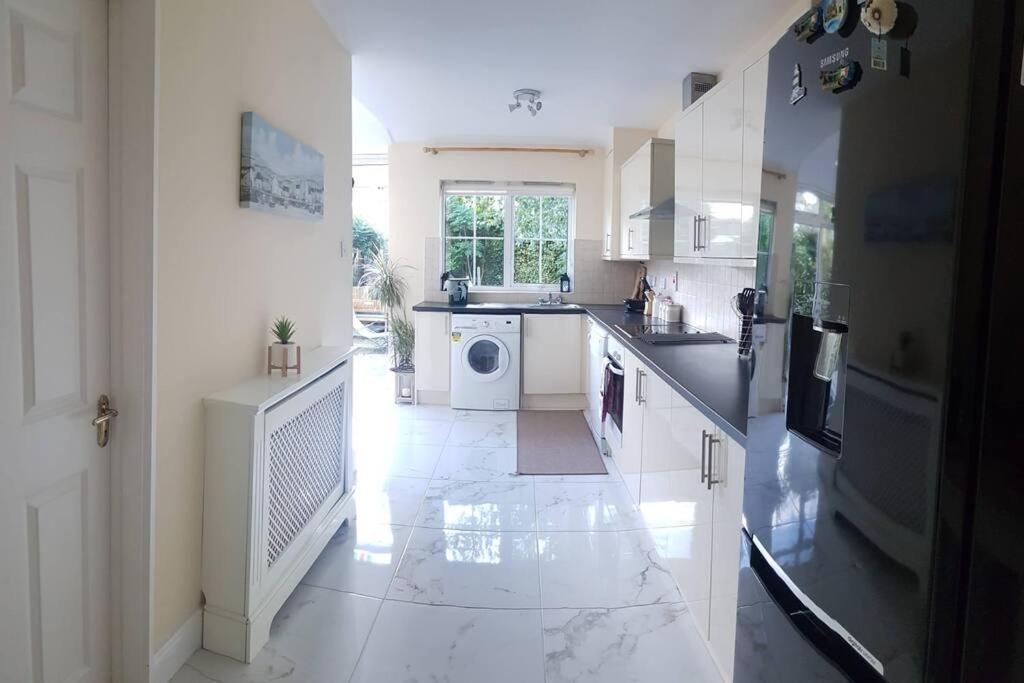 3 Bedroom 3 Bathroom House, Dublin Lucan Dış mekan fotoğraf